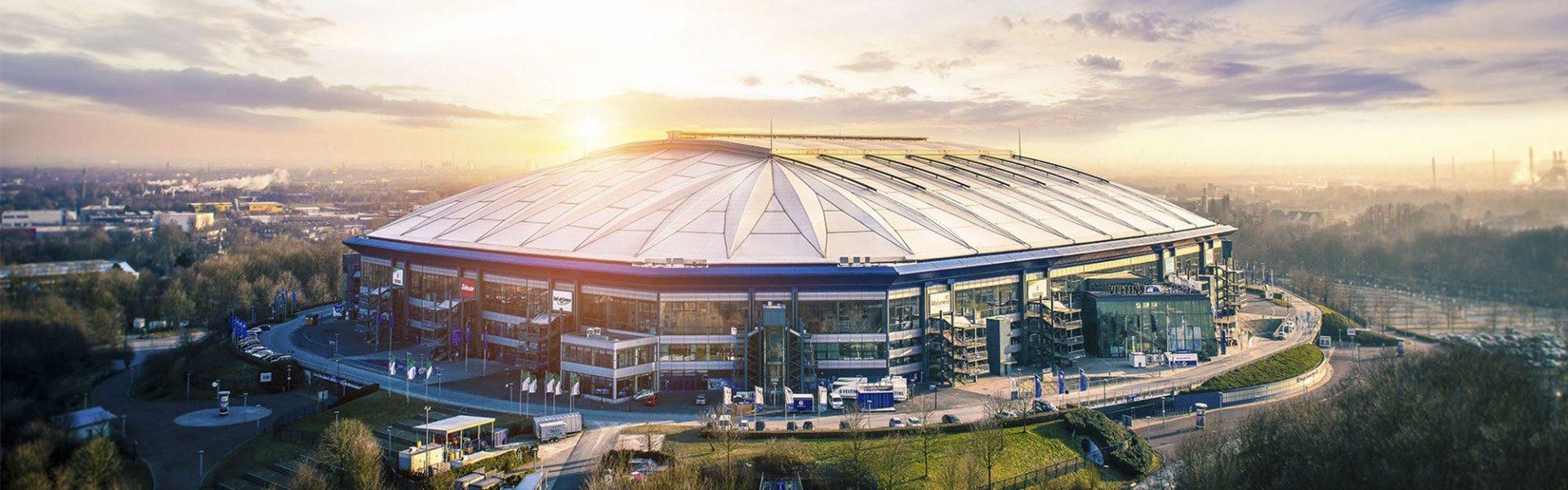 VELTINS-Arena im Sonnenuntergang