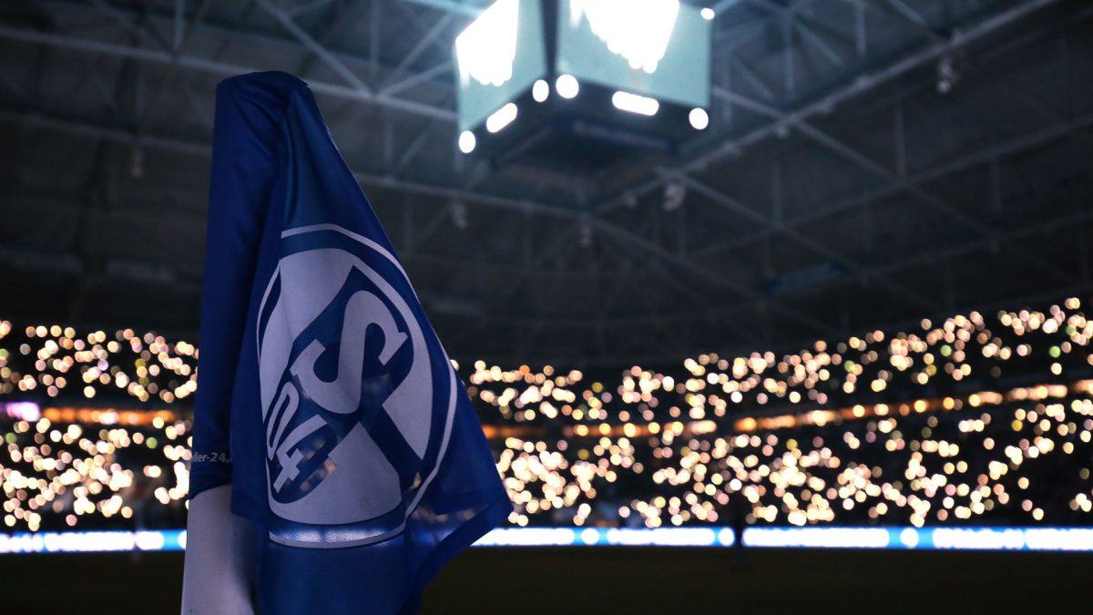 Die VELTINS-Arena bei einem Abendspiel