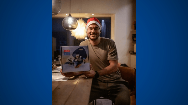 DSV-Biathlet Danilo Riethmüller wirbt für das Nikolaus-Special für den Biathlon auf Schalke.